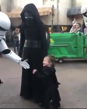 Cute Kid Smiles When She Meets The Jedi