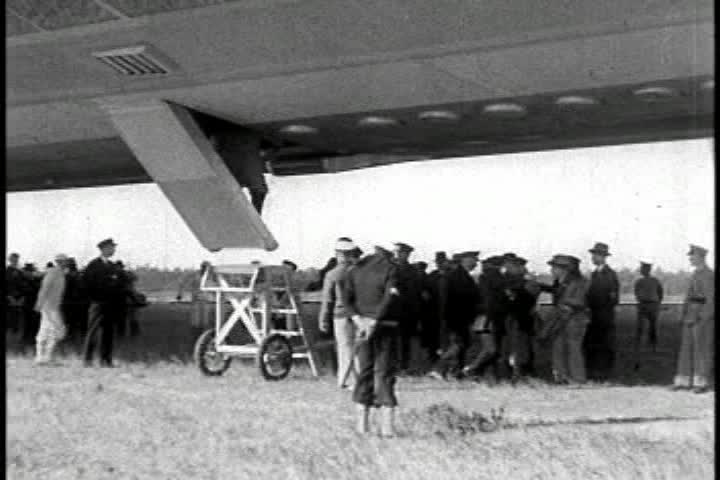 Hindenburg - Passengers Disembarking 1937