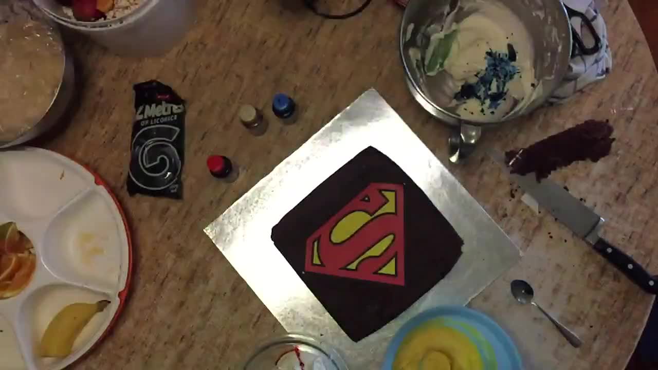 Superman Cake Decorating