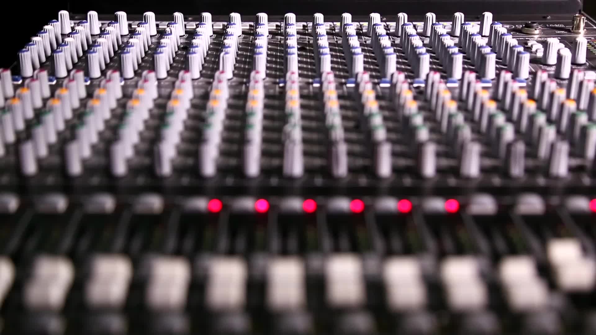 Mixing Desk Pull Focus in Macro View - Music - 4fun.com