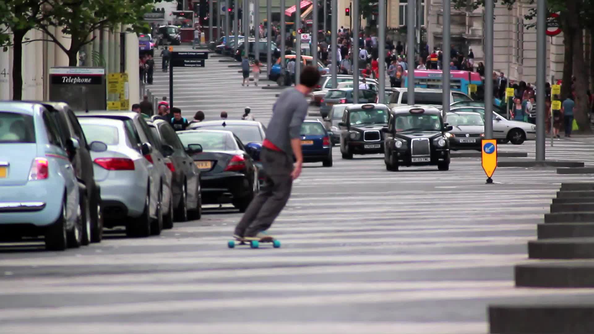 Skateboarding in the Road - Commercials - 4fun.com