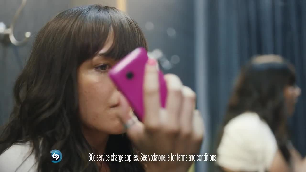 Vodafone Commercial: Fitting Room - Commercials - 4fun.com